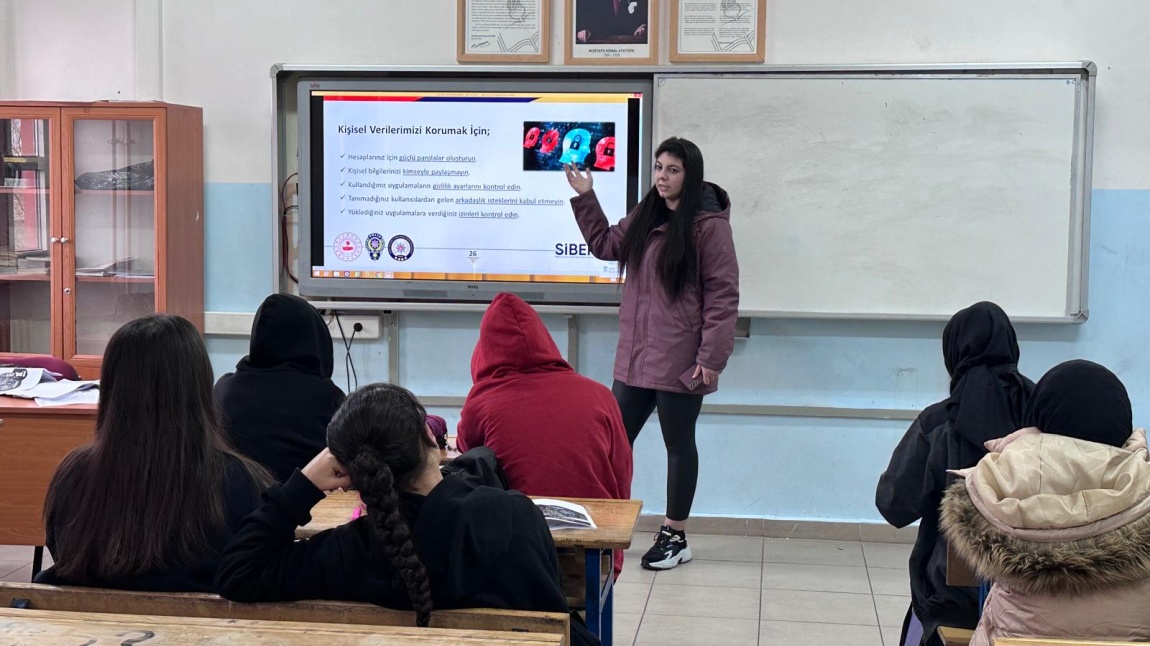 Öğrencilerimize E-güvenlik semineri verildi.